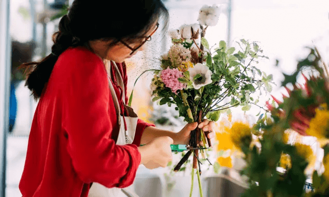 How Dubai’s Climate Affects Flower Bouquet Selection and Care The Future of Floriculture in Dubai m-goldstein.com